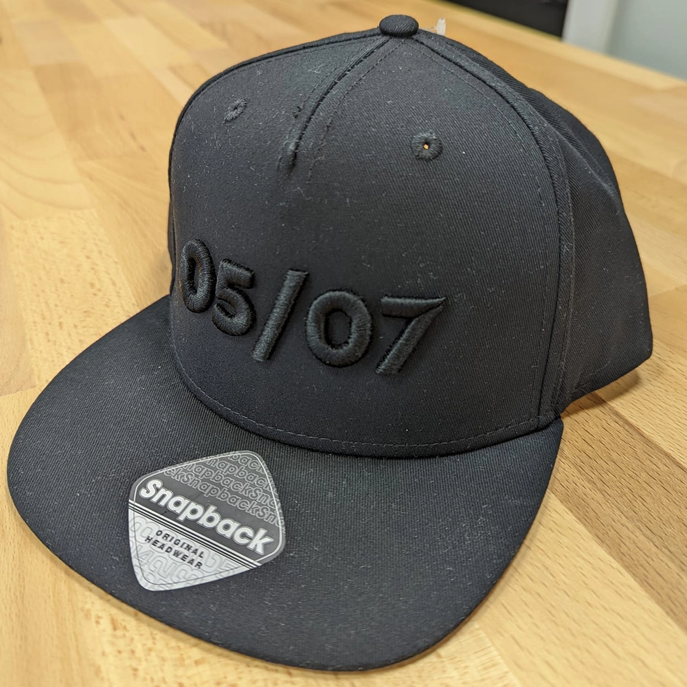 schwarze Snapback Cap
