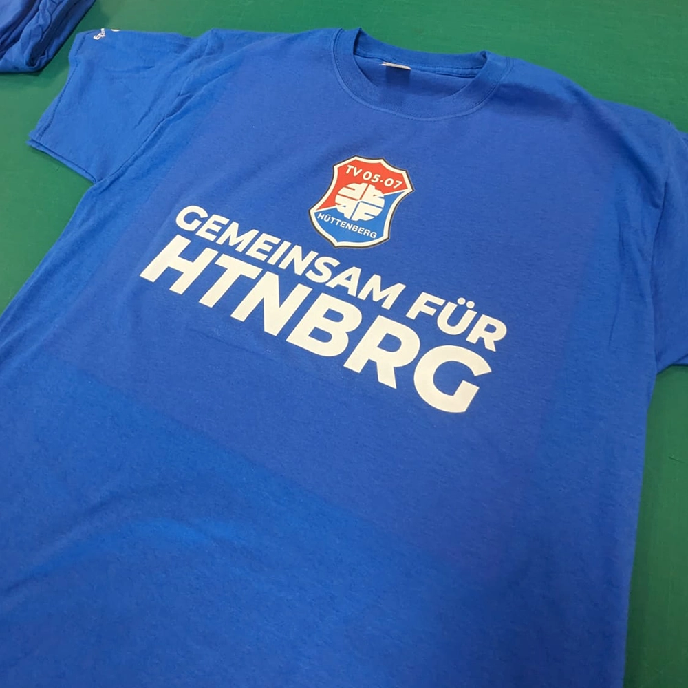 blaues T-Shirt